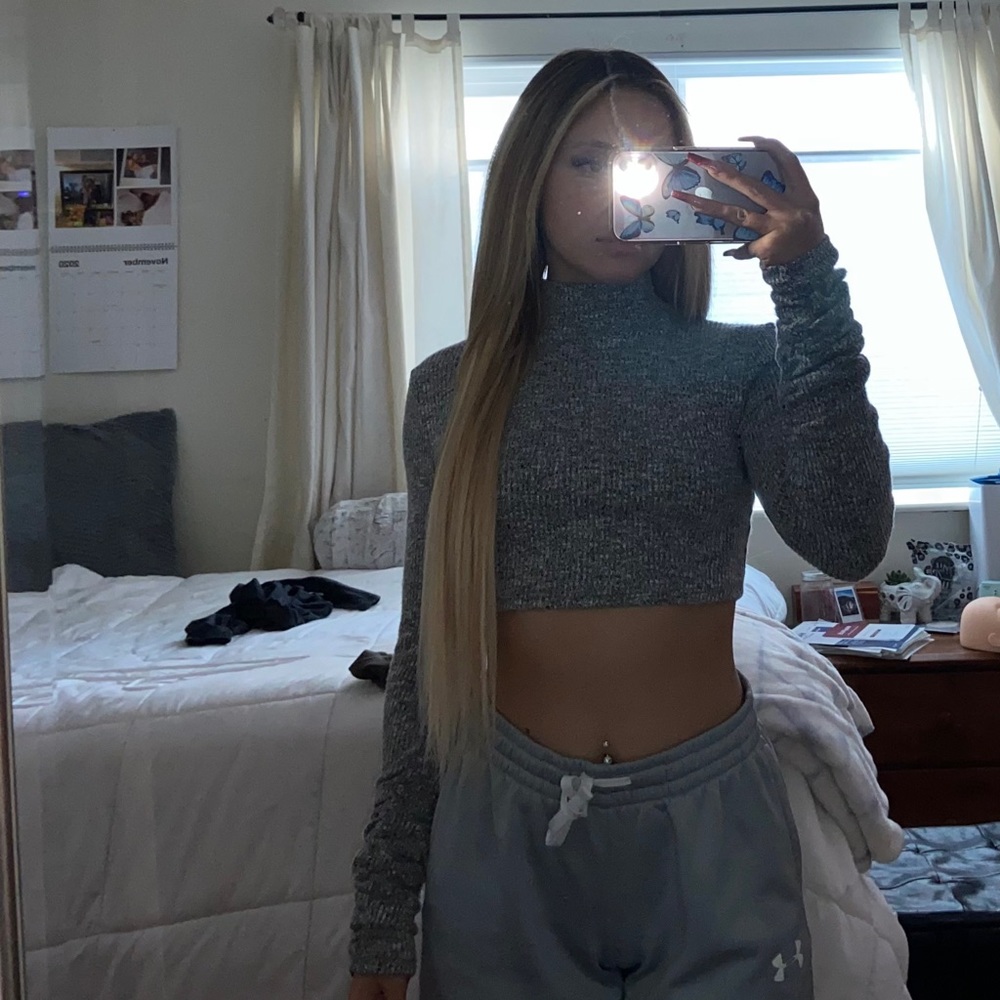 Turtle neck crop top
